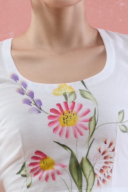 Shop Naintara Bajaj White Chiffon Fabric Flowers Scoop Neck Floral Hand Painted Lehenga Set Online at Aza Fashions Shop_Naintara Bajaj_White Chiffon Fabric Flowers Scoop Neck Floral Hand Painted Lehenga Set _Online_at_Aza_Fashions