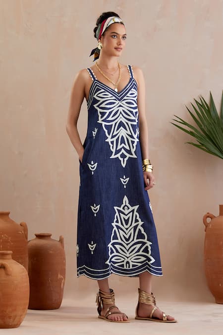 Buy Indian Summer Story Blue Cotton Embroidery Sweetheart Neck Blossom Midi Dress Online at Aza Fashions Buy_Indian Summer Story_Blue Cotton Embroidery Sweetheart Neck Blossom Midi Dress _Online_at_Aza_Fashions
