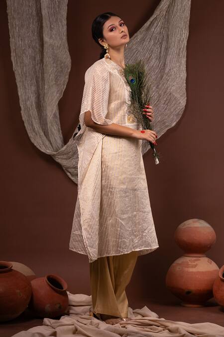 Chambray & CO. Ivory Chanderi, Silk Embroidery V-neck Floral Kaftan Set Online at Aza Fashions Chambray & CO._Ivory Chanderi, Silk Embroidery V-neck Floral Kaftan Set _Online_at_Aza_Fashions