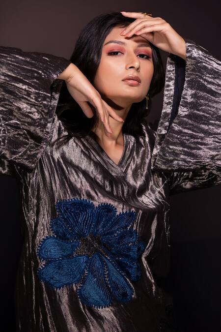 Chambray & CO. Silver Silk, Velvet Applique V-neck Gunmetal Floral Tunic Set at Aza Fashions Chambray & CO._Silver Silk, Velvet Applique V-neck Gunmetal Floral Tunic Set _at_Aza_Fashions