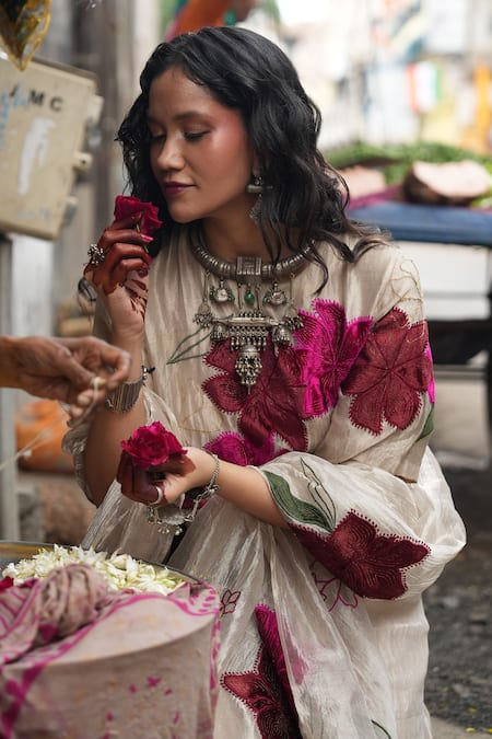 Chambray & CO._Silver Silk Embroidery, Applique Round Neck Floral Kurta Pant Set _Online_at_Aza_Fashions