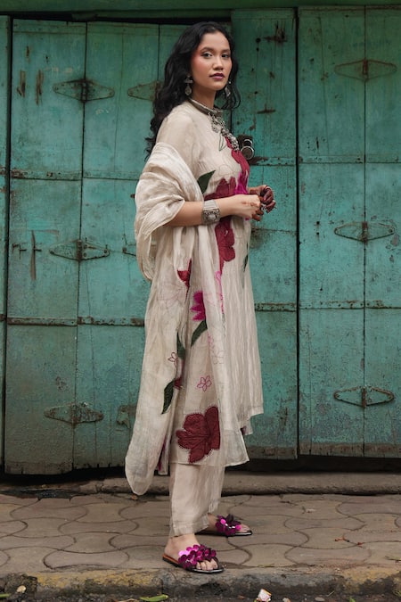 Shop_Chambray & CO._Silver Silk Embroidery, Applique Round Neck Floral Kurta Pant Set _Online_at_Aza_Fashions