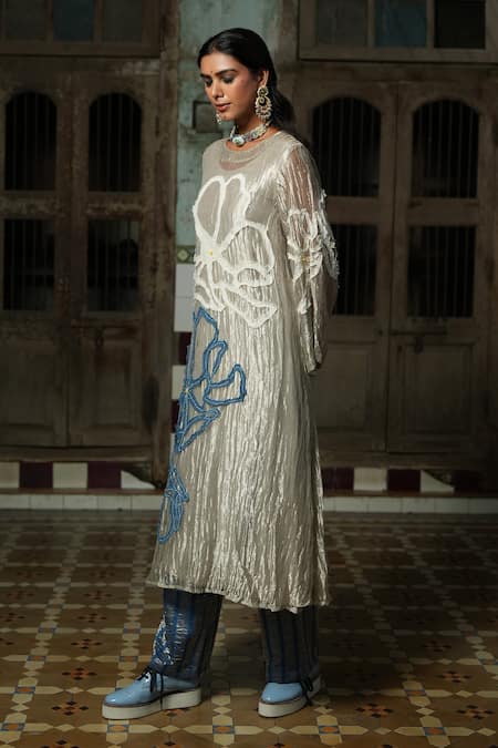 Chambray & CO._Silver Satin, Silk, Applique, Beads Round Neck Floral Kurta Set _Online_at_Aza_Fashions