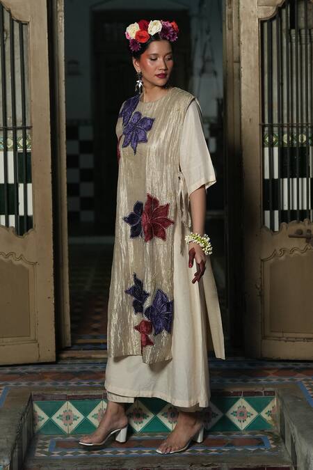 Buy_Chambray & CO._Silver Silk, Linen Embroidery, Applique Round Bloom Overlay With Midi Dress _Online_at_Aza_Fashions