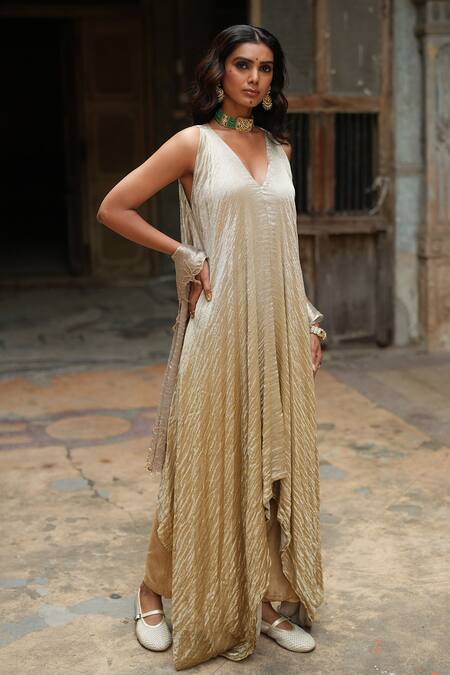 Buy_Chambray & CO._Gold Cotton, Silk V-neck Ombre Crushed Asymmetric Kurta Set _Online_at_Aza_Fashions