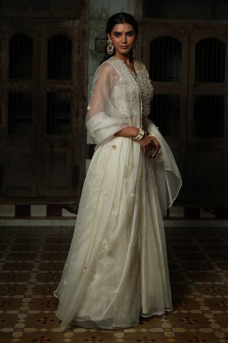 Buy_Chambray & CO._Ivory Cotton, Silk Organza Embroidery V-neck 3d Bloom Lehenga Set _Online_at_Aza_Fashions