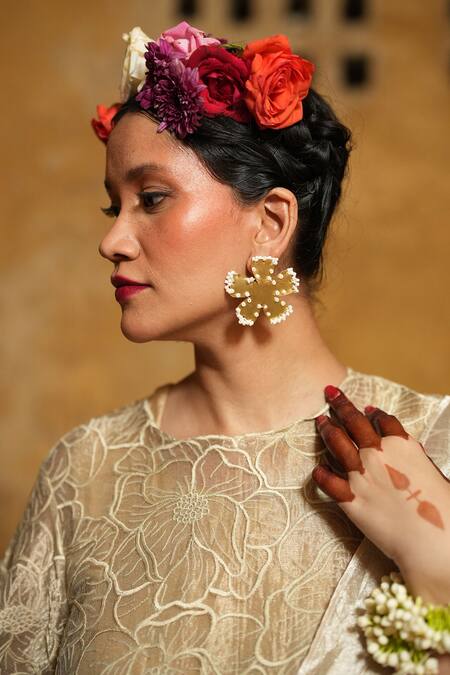 Buy_Chambray & CO._Gold Silk Embroidery Round Neck Kurta Pant Set _Online_at_Aza_Fashions