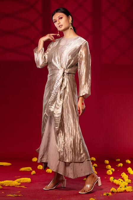 Buy Chambray & CO. Silver Silk, Linen Open Neck Pleated Overlay Jacket With Dress Online at Aza Fashions Buy_Chambray & CO._Silver Silk, Linen Open Neck Pleated Overlay Jacket With Dress _Online_at_Aza_Fashions