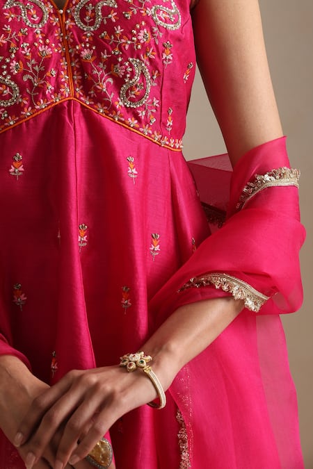 Buy_Shikha Mehta_Orange Organza, Embroidery V-neck Paisley Flora Peplum Kurti Set 