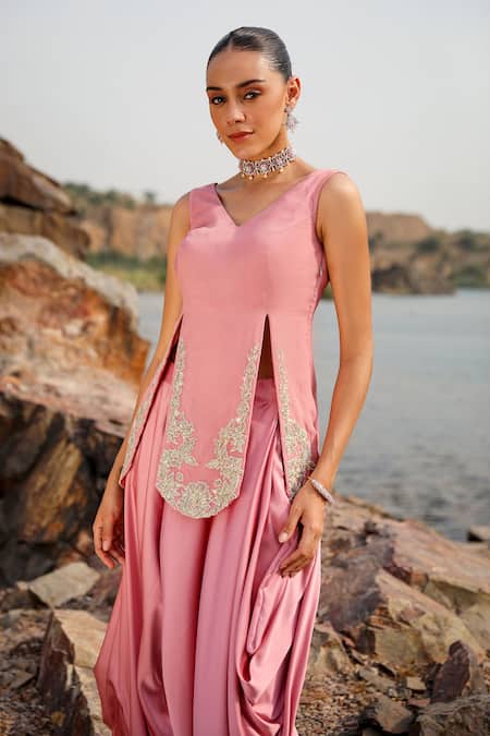 Label Moni K Pink Satin Embroidery V-neck Dori Kurta With Harem Pant at Aza Fashions Label Moni K_Pink Satin Embroidery V-neck Dori Kurta With Harem Pant _at_Aza_Fashions