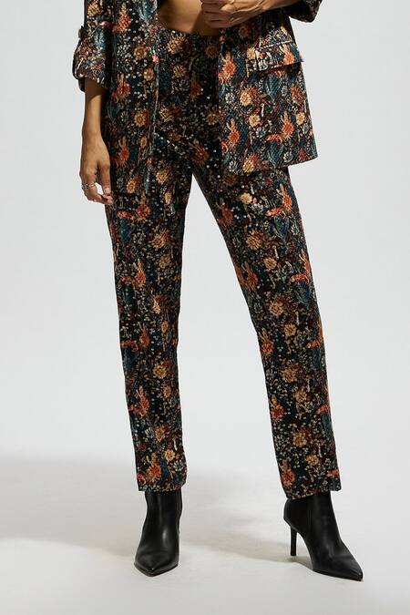 Sva By Sonam & Paras Modi Black Crepe Sequins, Embroidery Sweetheart Neck Animal Print Blazer And Pant Set Online at Aza Fashions Sva By Sonam & Paras Modi_Black Crepe Sequins, Embroidery Sweetheart Neck Animal Print Blazer And Pant Set_Online_at_Aza_Fashions