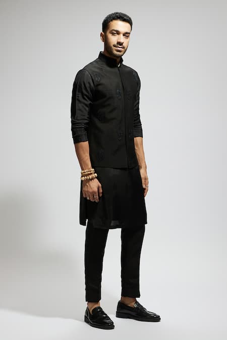 Buy_Sva By Sonam & Paras Modi_Black Silk Embroidery Mask Bundi