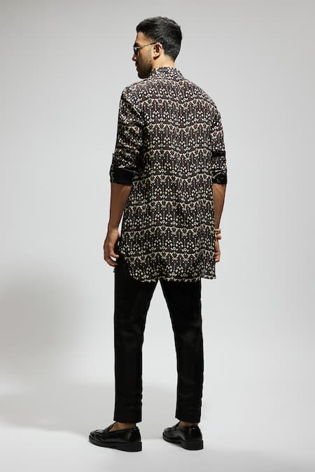Shop Sva By Sonam & Paras Modi Black Crepe Geometric Print Short Kurta at Aza Fashions Shop_Sva By Sonam & Paras Modi_Black Crepe Geometric Print Short Kurta_at_Aza_Fashions