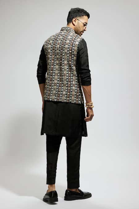 Shop Sva By Sonam & Paras Modi Black Silk Cut Work, Sequins Geometric Embroidered Bundi Set at Aza Fashions Shop_Sva By Sonam & Paras Modi_Black Silk Cut Work, Sequins Geometric Embroidered Bundi Set_at_Aza_Fashions