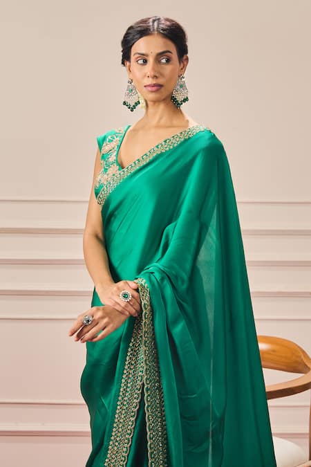 Issa Studio By Chetana & Swathi Green Silk Cut Work, Sequins, Zari V-neck Emerald Hand Embroidered Saree Set Online at Aza Fashions Issa Studio By Chetana & Swathi_Green Silk Cut Work, Sequins, Zari V-neck Emerald Hand Embroidered Saree Set _Online_at_Aza_Fashions