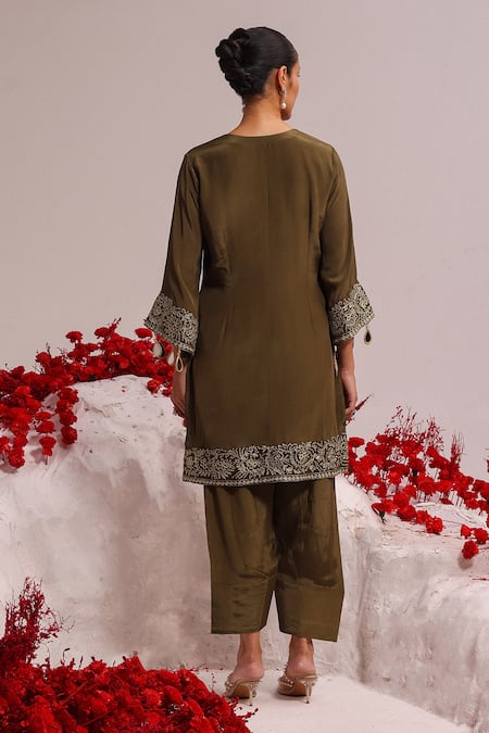 Shop Label Moni K Green Crepe Tassels V-neck Floral Embroidered Kurta Set at Aza Fashions Shop_Label Moni K_Green Crepe Tassels V-neck Floral Embroidered Kurta Set _at_Aza_Fashions