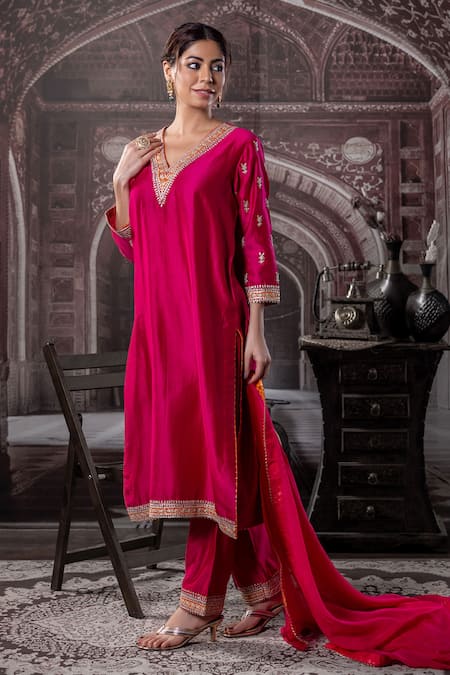 Buy_Label Radini_Pink Chanderi Sequins, Zari V-neck Kashmiri Tila Embroidered Kurta Set _Online_at_Aza_Fashions