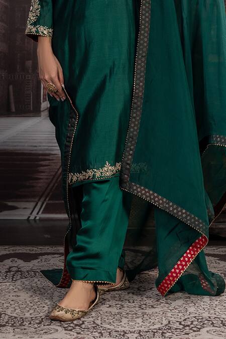 Label Radini_Green Chanderi Zari, Sequins Round Neck Kashmiri Tila Hand Embroidered Kurta Set _Online_at_Aza_Fashions