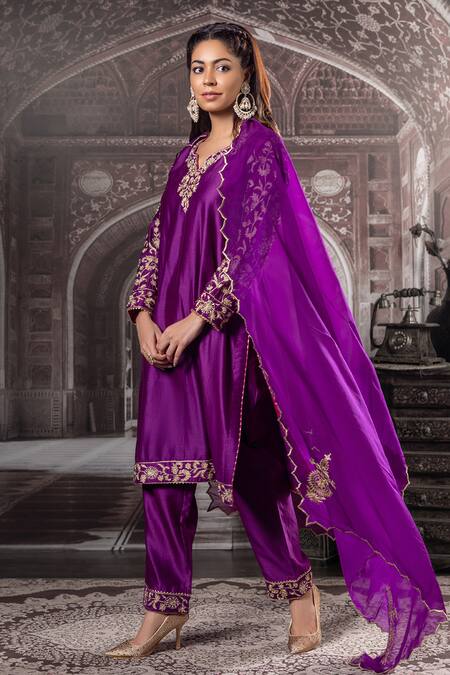 Label Radini Purple Chanderi Pearls, Zari, Embroidery Split V-neck Aari Hand Kurta Set at Aza Fashions Label Radini_Purple Chanderi Pearls, Zari, Embroidery Split V-neck Aari Hand Kurta Set _at_Aza_Fashions