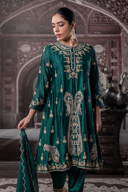 Label Radini Green Chanderi Applique, Embroidery, Pearls, Zari Round Neck Paisley Kurta Set Online at Aza Fashions Label Radini_Green Chanderi Applique, Embroidery, Pearls, Zari Round Neck Paisley Kurta Set _Online_at_Aza_Fashions