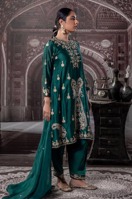 Shop Label Radini Green Chanderi Applique, Embroidery, Pearls, Zari Round Neck Paisley Kurta Set Online at Aza Fashions Shop_Label Radini_Green Chanderi Applique, Embroidery, Pearls, Zari Round Neck Paisley Kurta Set _Online_at_Aza_Fashions
