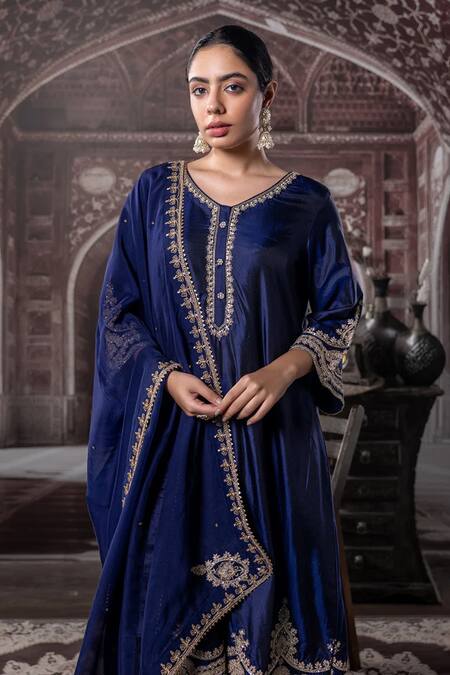 Label Radini Blue Chanderi Embroidery, Zari V-neck Kirandori Navy Kurta Set Online at Aza Fashions Label Radini_Blue Chanderi Embroidery, Zari V-neck Kirandori Navy Kurta Set _Online_at_Aza_Fashions