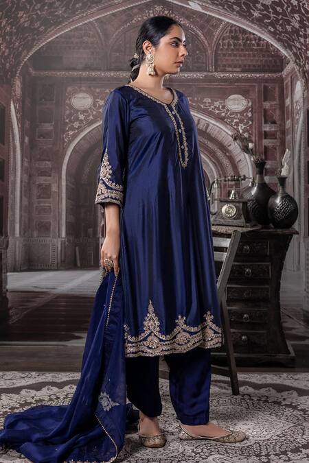 Label Radini Blue Chanderi Embroidery, Zari V-neck Kirandori Navy Kurta Set at Aza Fashions Label Radini_Blue Chanderi Embroidery, Zari V-neck Kirandori Navy Kurta Set _at_Aza_Fashions