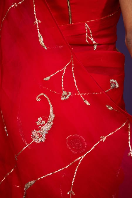 Issa Studio By Chetana & Swathi Red Organza Sequins, Zari Chilli Zardozi Embroidered Saree at Aza Fashions Issa Studio By Chetana & Swathi_Red Organza Sequins, Zari Chilli Zardozi Embroidered Saree _at_Aza_Fashions