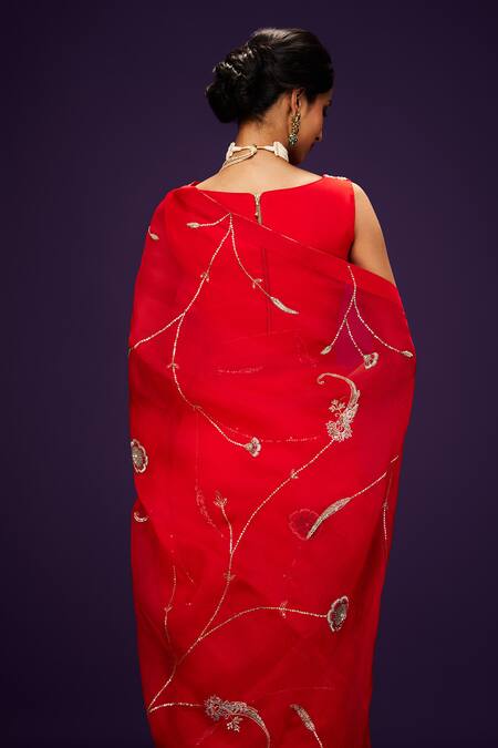 Issa Studio By Chetana & Swathi Red Organza Sequins, Zari V-neck Zardozi Embroidered Saree Set at Aza Fashions Issa Studio By Chetana & Swathi_Red Organza Sequins, Zari V-neck Zardozi Embroidered Saree Set _at_Aza_Fashions
