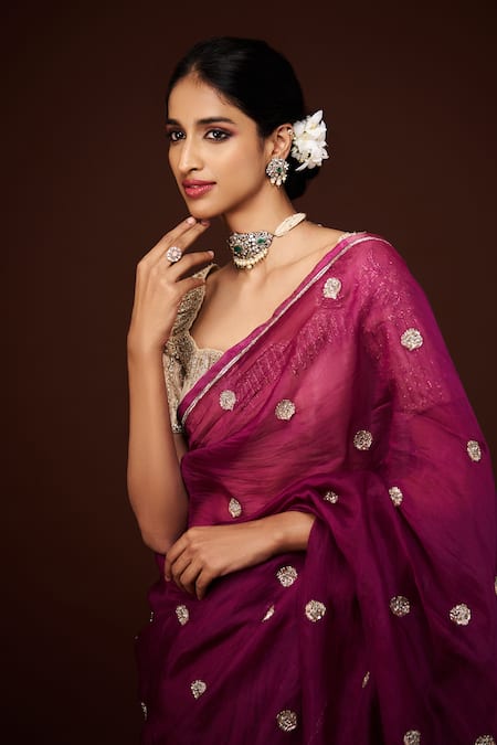 Shop_Issa Studio By Chetana & Swathi_Gold Organza Embroidery Sweetheart Neck Burgundy Buti Woven Saree Set _Online_at_Aza_Fashions