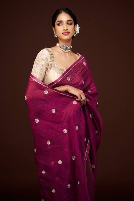 Buy_Issa Studio By Chetana & Swathi_Gold Organza Embroidery Sweetheart Neck Burgundy Buti Woven Saree Set 