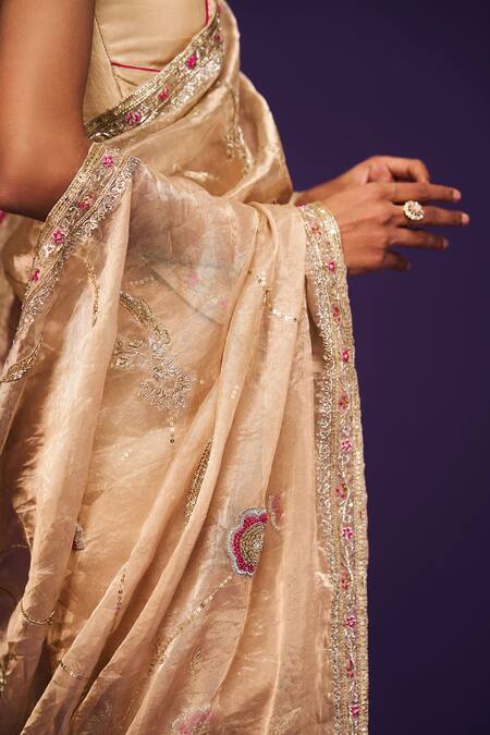 Buy_Issa Studio By Chetana & Swathi_Ivory Organza Sequins Bloom Embroidered Saree 