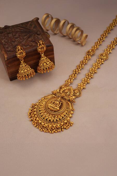 Smars Jewelry_Gold Plated Goddess Laxmi Carved Pendant Necklace Set_Online_at_Aza_Fashions