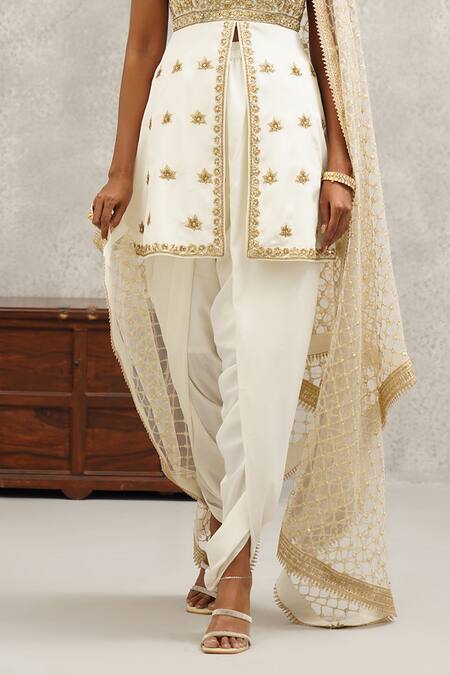 Kapda Dori White Net, Linen Zari, Sequins, Cut Work Floral Embroidered Peplum Kurta Set Online at Aza Fashions Kapda Dori_White Net, Linen Zari, Sequins, Cut Work Floral Embroidered Peplum Kurta Set _Online_at_Aza_Fashions
