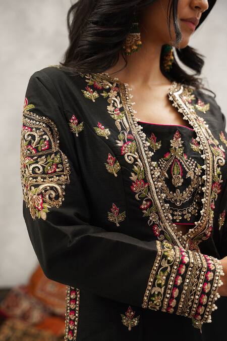 Kapda Dori Black Silk, Georgette Embroidery, Sequins Round Neck, Floral Kurta Palazzo Set at Aza Fashions Kapda Dori_Black Silk, Georgette Embroidery, Sequins Round Neck, Floral Kurta Palazzo Set _at_Aza_Fashions