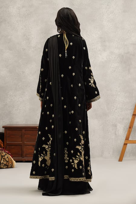 Kapda Dori Embroidered Blouse & Jacket Pre-Draped Saree Set 