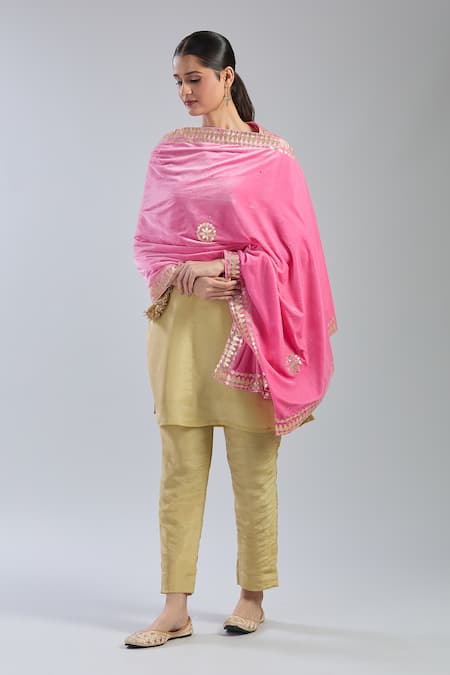 Shop Naintara Bajaj Pink Velvet Beads, Stones, Embroidery Floral Dupatta at Aza Fashions Shop_Naintara Bajaj_Pink Velvet Beads, Stones, Embroidery Floral Dupatta _at_Aza_Fashions