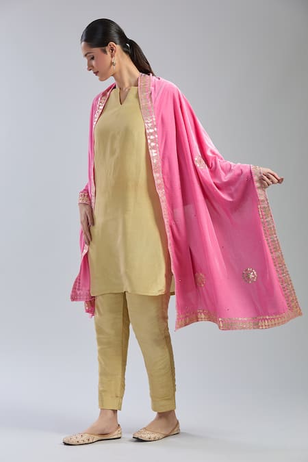 Buy Naintara Bajaj Pink Velvet Beads, Stones, Embroidery Floral Dupatta Online at Aza Fashions Buy_Naintara Bajaj_Pink Velvet Beads, Stones, Embroidery Floral Dupatta _Online_at_Aza_Fashions