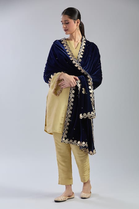 Naintara Bajaj Navy Blue Velvet Paisley Dupatta 