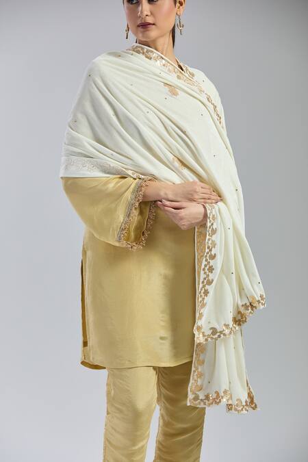 Naintara Bajaj_Cream Velvet Gota Patti, Embroidery Dupatta _Online_at_Aza_Fashions