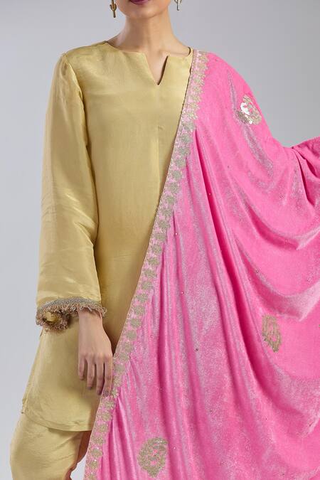 Shop Naintara Bajaj Pink Velvet Gota Patti, Embroidery Dupatta Online at Aza Fashions Shop_Naintara Bajaj_Pink Velvet Gota Patti, Embroidery Dupatta _Online_at_Aza_Fashions