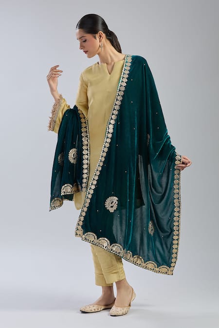 Shop Naintara Bajaj Green Velvet Gota Patti, Embroidery Dupatta Online at Aza Fashions Shop_Naintara Bajaj_Green Velvet Gota Patti, Embroidery Dupatta _Online_at_Aza_Fashions