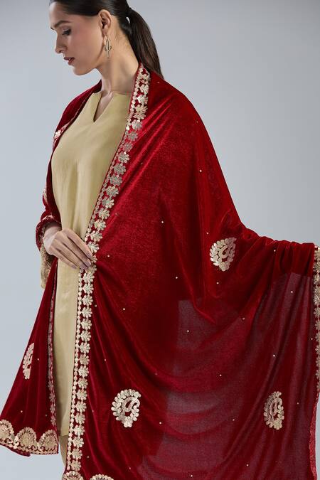 Naintara Bajaj Maroon Velvet Gota Patti, Embroidery Dupatta Online at Aza Fashions Naintara Bajaj_Maroon Velvet Gota Patti, Embroidery Dupatta _Online_at_Aza_Fashions