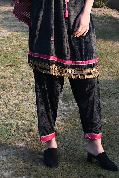 Shorshe Clothing Purple Chanderi Woven Coin Embellished Dupatta at Aza Fashions Shorshe Clothing_Purple Chanderi Woven Coin Embellished Dupatta_at_Aza_Fashions