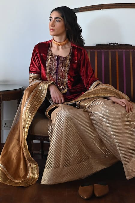 Shorshe Clothing Gold Lace Embellished Dupatta 