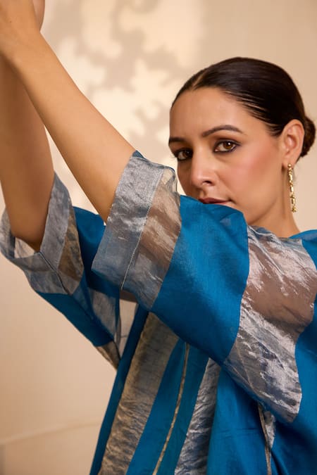 Label Mansi Nagdev Blue Chanderi Open Neck Stripe Pattern Kurta Set Online at Aza Fashions Label Mansi Nagdev_Blue Chanderi Open Neck Stripe Pattern Kurta Set _Online_at_Aza_Fashions