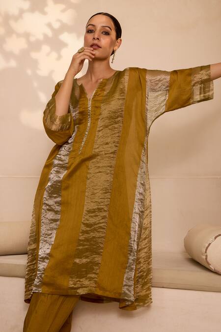 Label Mansi Nagdev Yellow Chanderi Split V-neck Stripe Pattern Kurta Set at Aza Fashions Label Mansi Nagdev_Yellow Chanderi Split V-neck Stripe Pattern Kurta Set _at_Aza_Fashions