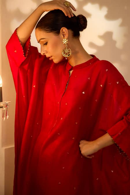 Label Mansi Nagdev Red Chanderi Sequins Mandarin Collar Asymmetric Embroidered Kurta Set at Aza Fashions Label Mansi Nagdev_Red Chanderi Sequins Mandarin Collar Asymmetric Embroidered Kurta Set_at_Aza_Fashions