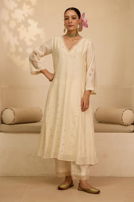 Label Mansi Nagdev Floral Butti Pattern Kurta Pant Set 