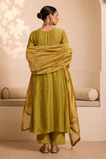 Label Mansi Nagdev Floral Butti Embroidered Kurta Set 